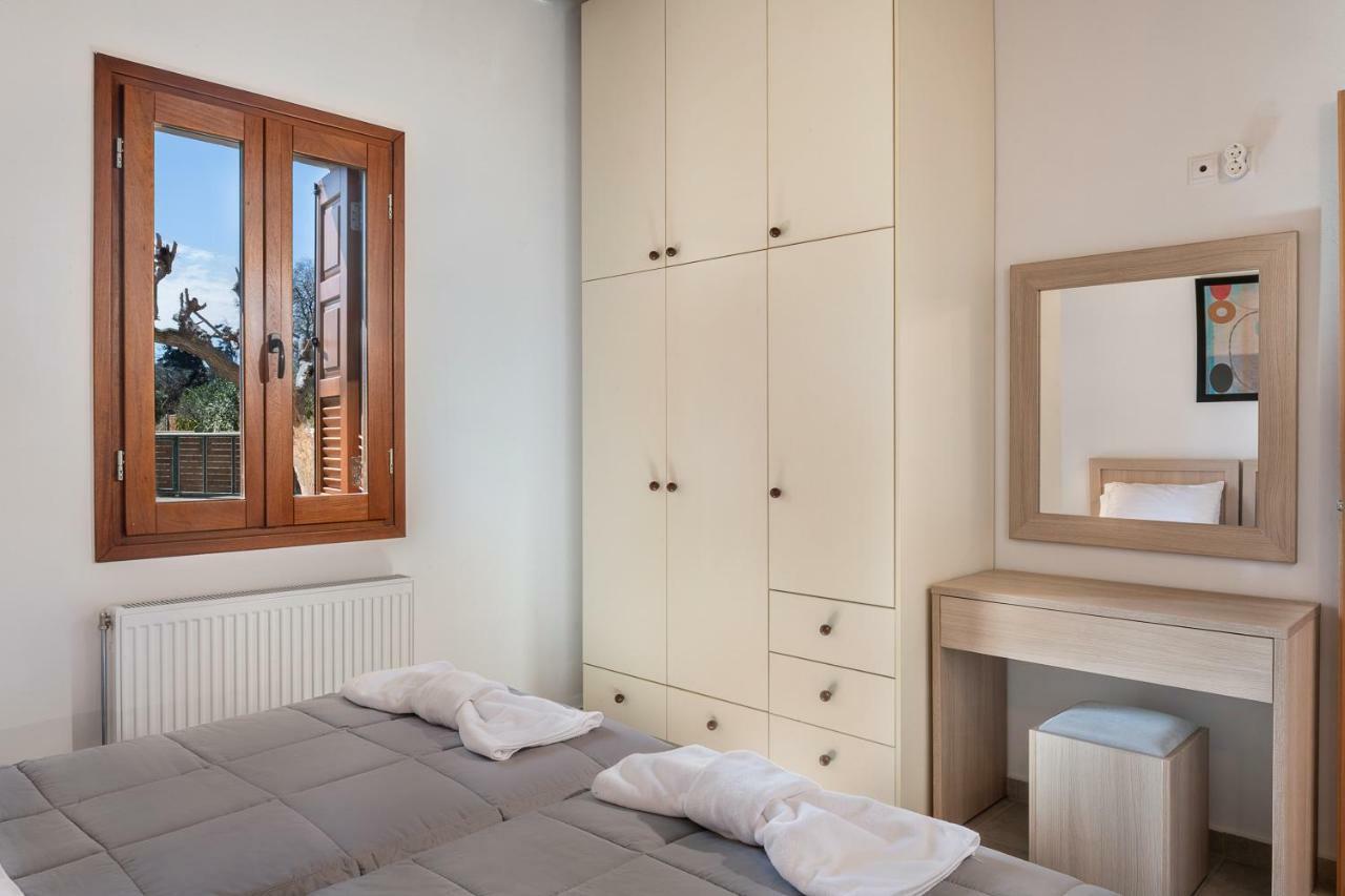 Androulakis Apartments Йеранион Экстерьер фото